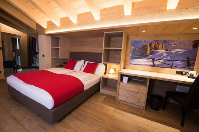 Junior Suite, Jetted Tub, Mountain View