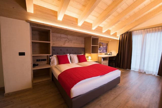 Junior Suite, Jetted Tub, Mountain View