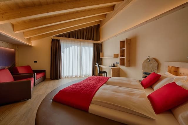 Junior Suite, Jetted Tub, Mountain View