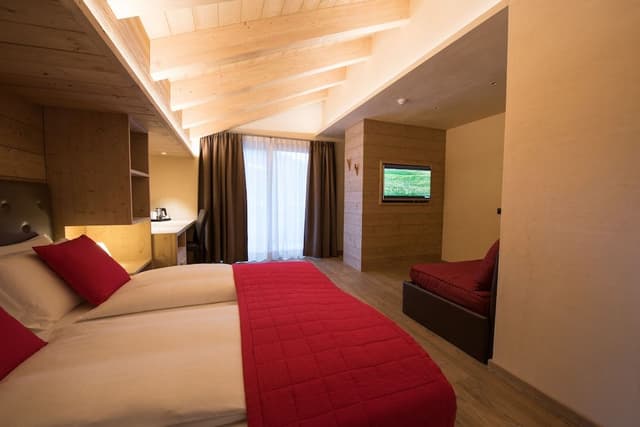 Junior Suite, Jetted Tub, Mountain View