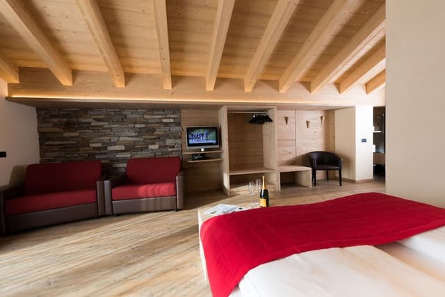 Junior Suite, Jetted Tub, Mountain View