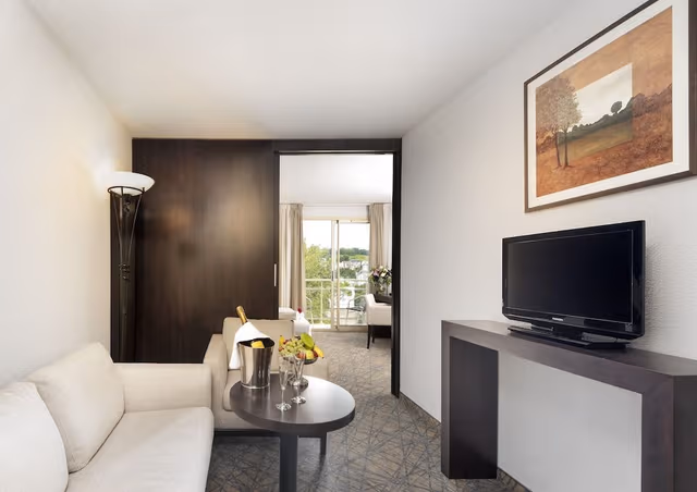 Suite, 1 Queen Bed (2 persons)
