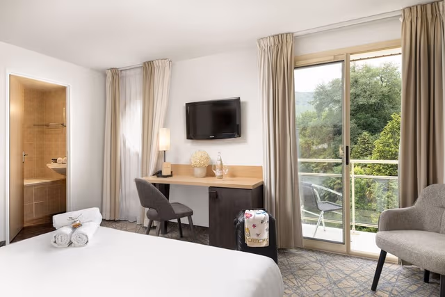 Double Room, 1 Queen Bed