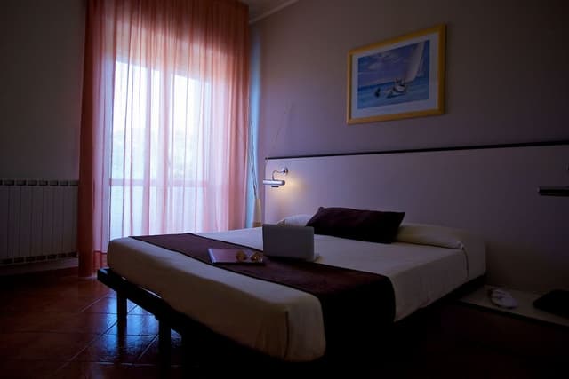 Classic Double or Twin Room, Partial Sea View