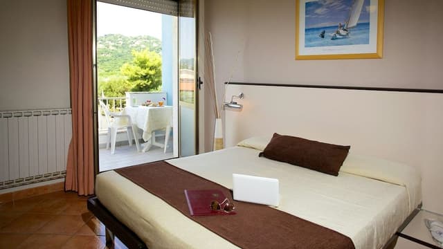 Classic Double or Twin Room, Partial Sea View