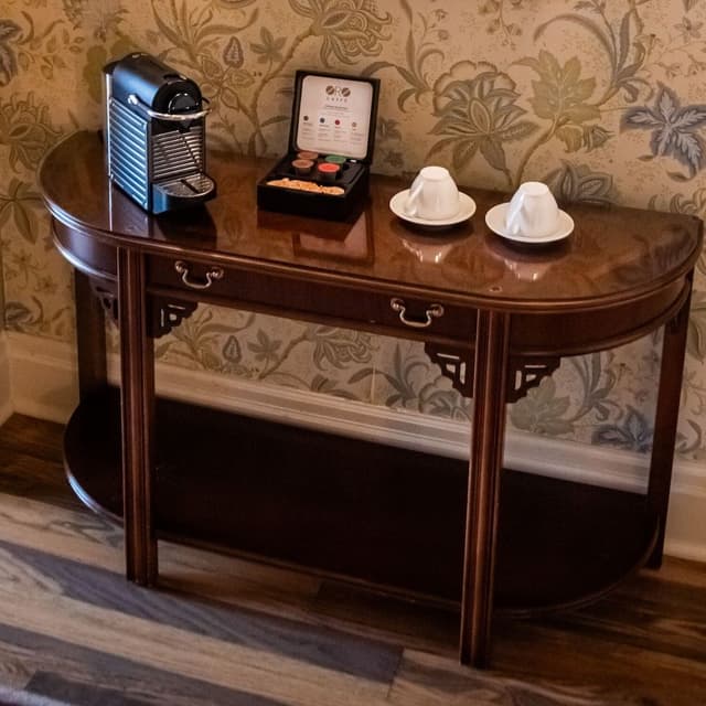 Premium Suite, 1 King Bed with Sofa bed