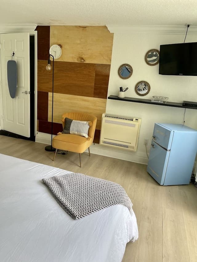 Room, 1 King Bed, Pool View