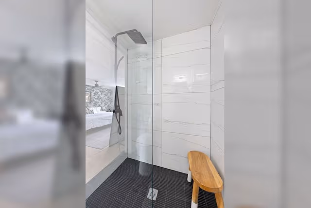Room, 2 Queen Beds, Pool View