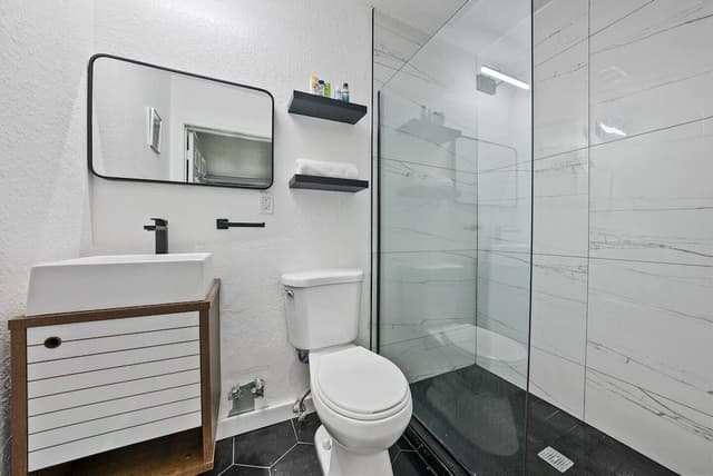 Room, 1 King Bed, Pool View