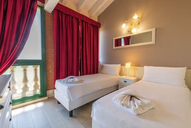 Suite, 2 Bedrooms, Balcony, Lake View