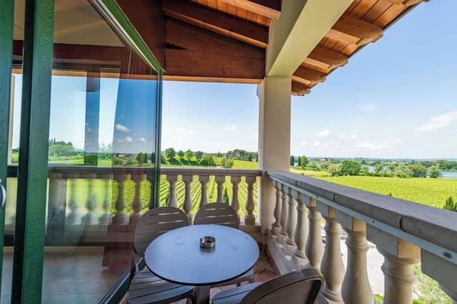 Suite, 2 Bedrooms, Balcony, Lake View