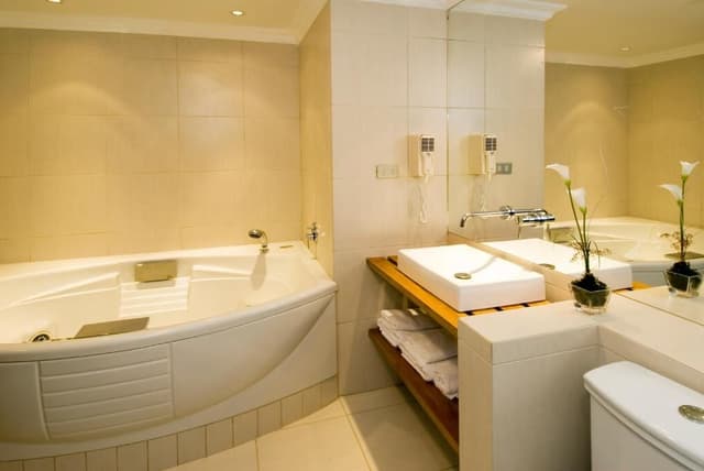 King Suite with Spa Bath