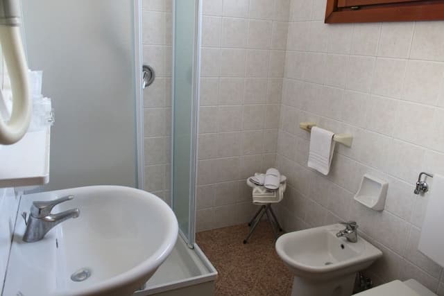Basic Single Room, 1 Twin Bed, Private Bathroom