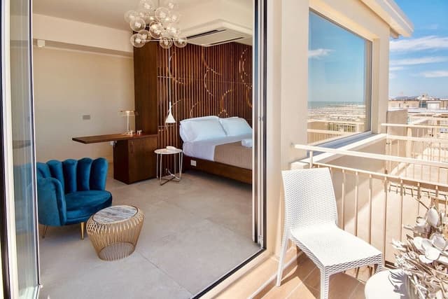 Superior King Room