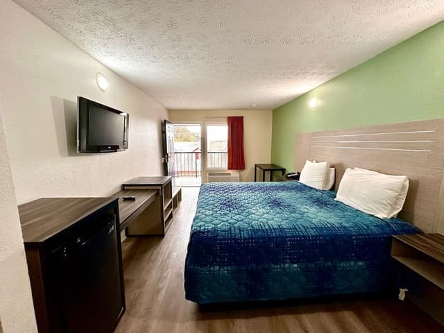 Standard Room, 1 King Bed