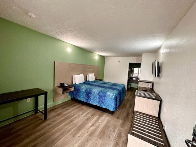 Standard Room, 1 King Bed