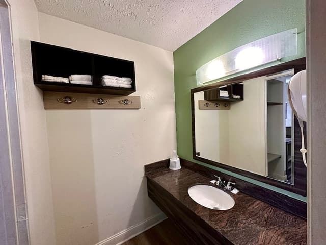Standard Room, 1 King Bed