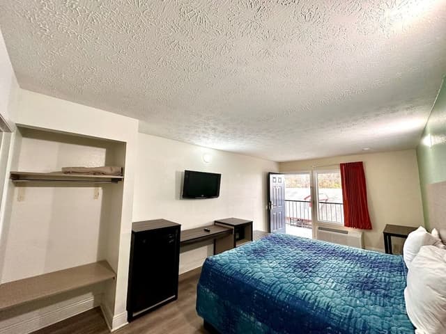 Standard Room, 1 King Bed