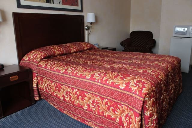 Standard Room, 1 Queen Bed