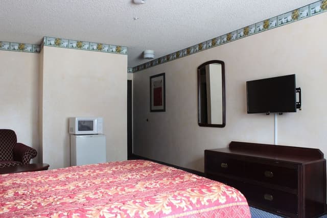 Standard Room, 1 Queen Bed
