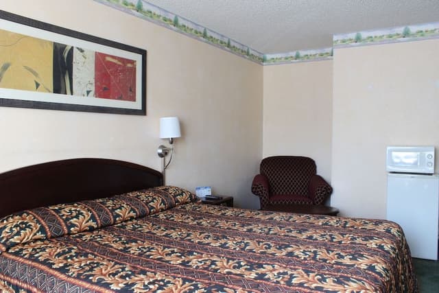 Standard Room, 1 Queen Bed