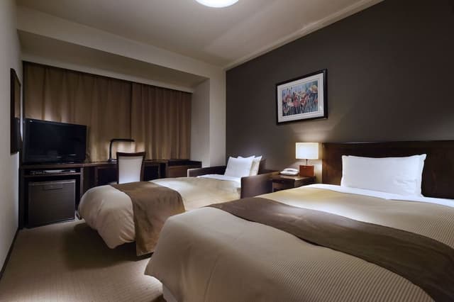 Twin Room, Smoking, City View