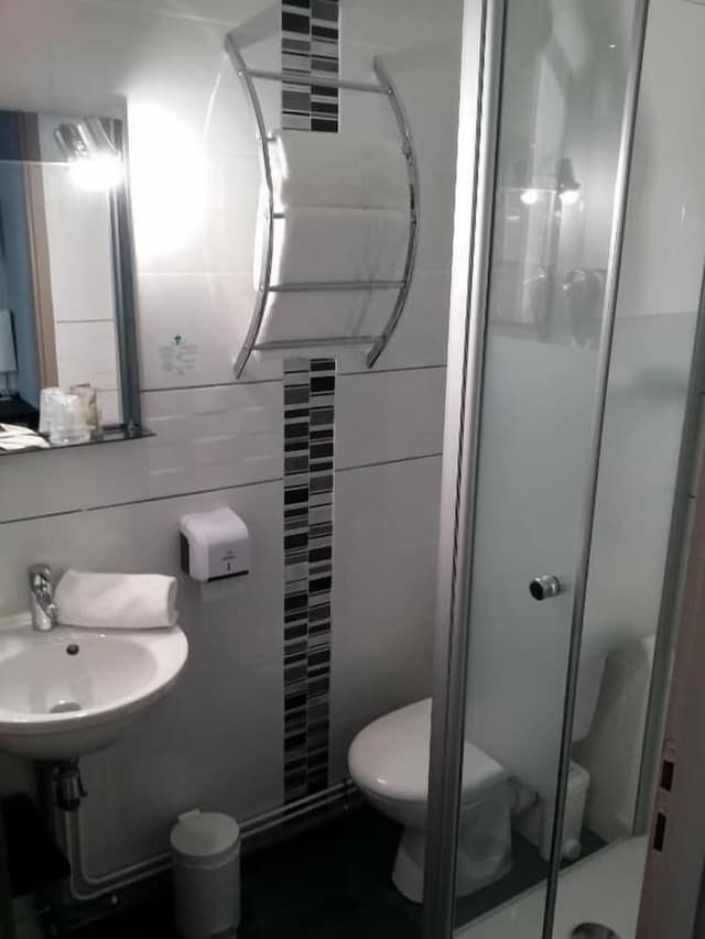 Chambre double avec douche