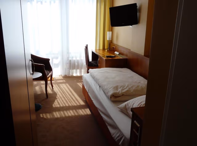 Single Room, Smoking