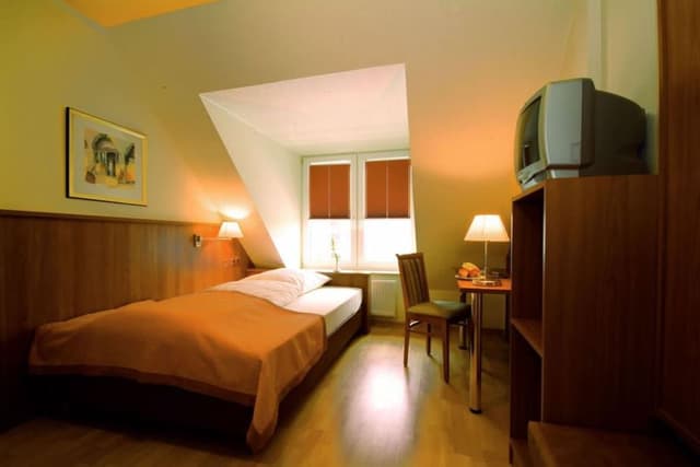 Single Room, Smoking