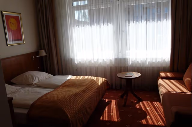 Single Room, Smoking