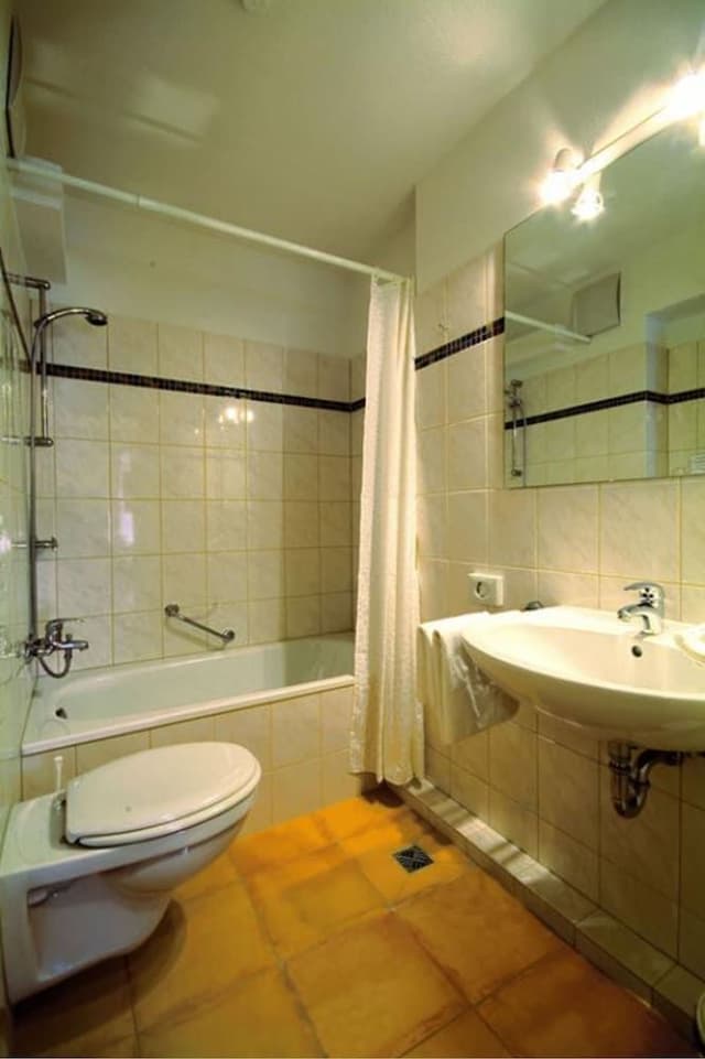 Single Room, Smoking