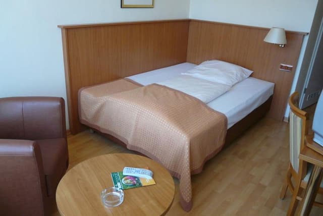 Single Room, Smoking