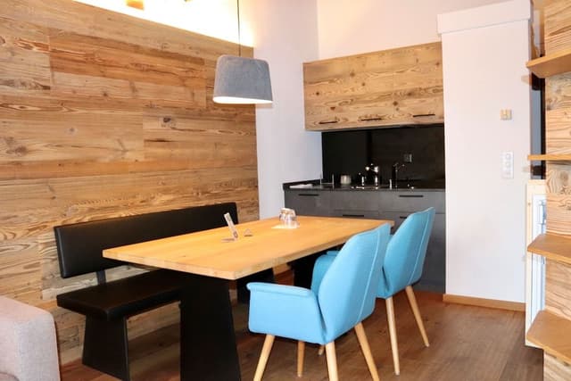 Apartment South with 1 Bedroom and Balcony