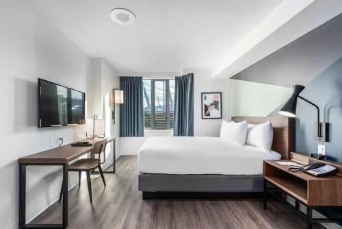 Superior - 1 Queen Bed