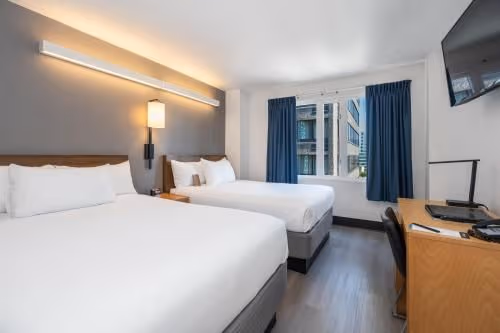 2 Double Beds