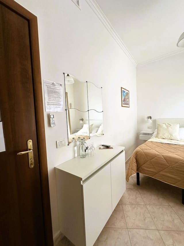 Economy Room, Balcony