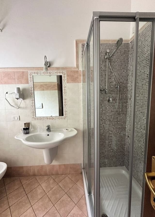 Economy Room, Balcony