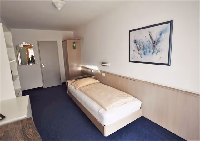 Single Room (104)