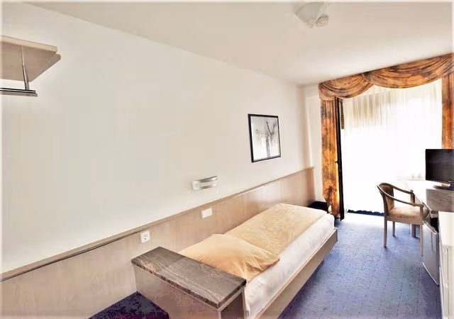 Single Room (104)