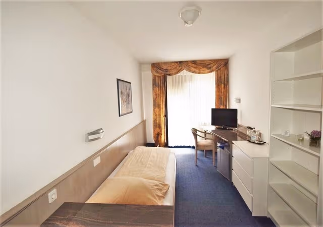Single Room (104)