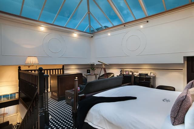 Suite (6) Conservatory)