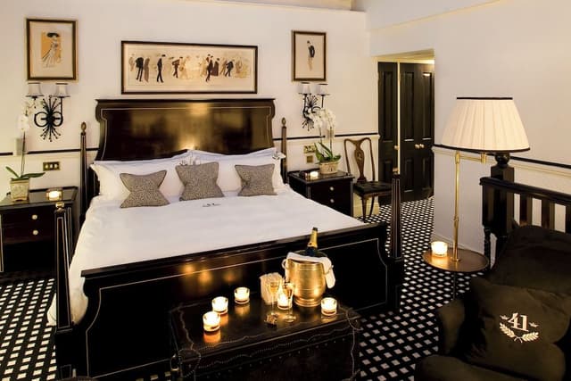 Suite (6) Conservatory)