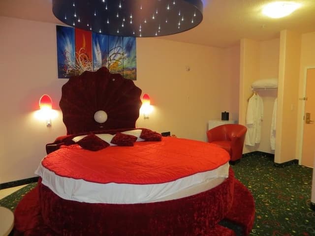 Standard Room, 1 King Bed, Jetted Tub