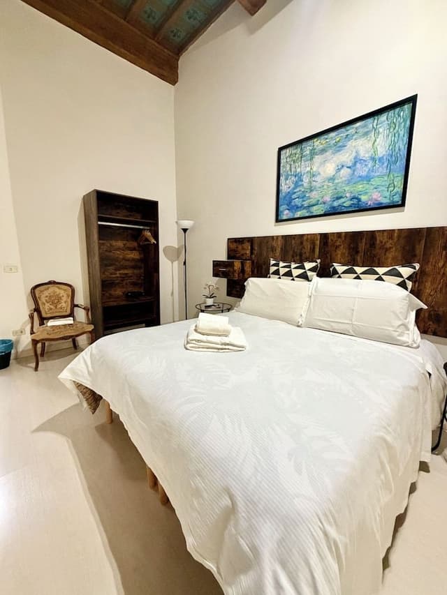 Basic Double or Twin Room, Shared Bathroom