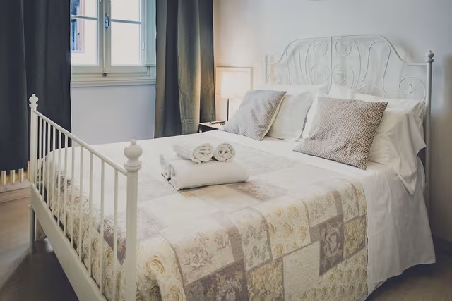 Basic Double or Twin Room, Shared Bathroom