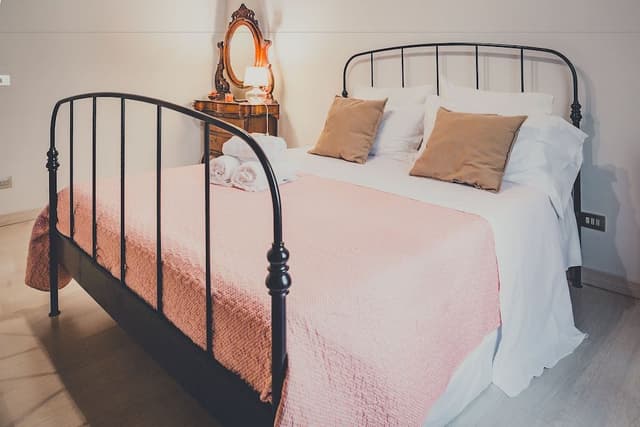Basic Double or Twin Room, Shared Bathroom