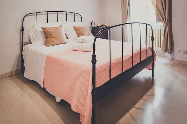 Basic Double or Twin Room, Shared Bathroom