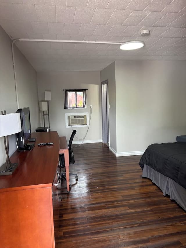 Standard Room, 1 King Bed