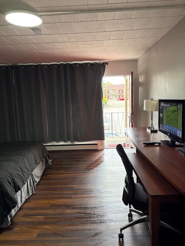 Standard Room, 1 King Bed