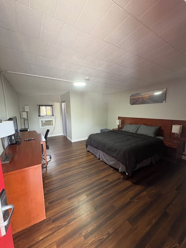 Standard Room, 1 King Bed